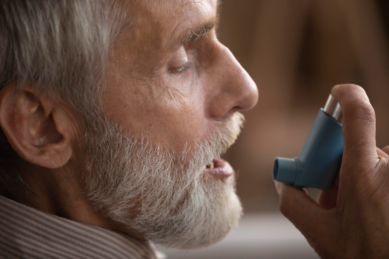 MHRA approves the world's first lower-carbon Clenil Modulite beclometasone inhalers using HFA-152a propellant for asthma treatment in the UK.