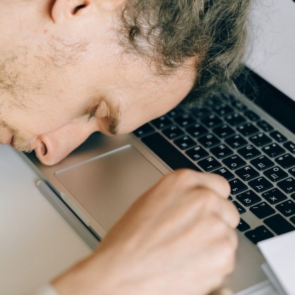 Illustration of alixorexton, an investigational orexin 2 receptor agonist, demonstrating sustained improvements in wakefulness and excessive daytime sleepiness in adults with narcolepsy type 1 and type 2 during a nine-month long-term extension study.