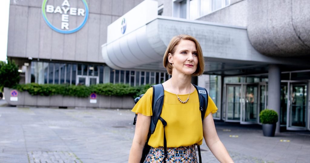 Eine Mitarbeiterin am Standort Berlin, dem Hauptsitz der Division Pharmaceuticals.
---------
An employee at the site in Berlin, the headquarters of the Pharmaceuticals Division.