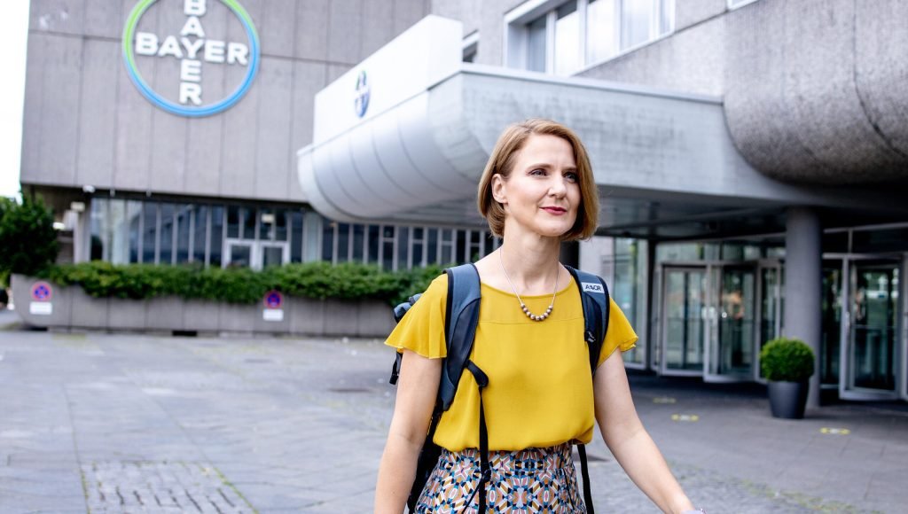 Eine Mitarbeiterin am Standort Berlin, dem Hauptsitz der Division Pharmaceuticals.
---------
An employee at the site in Berlin, the headquarters of the Pharmaceuticals Division.