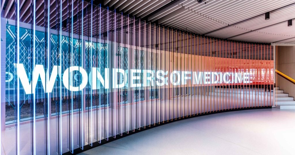 welcome-wall-novartis-pavillon_11zon